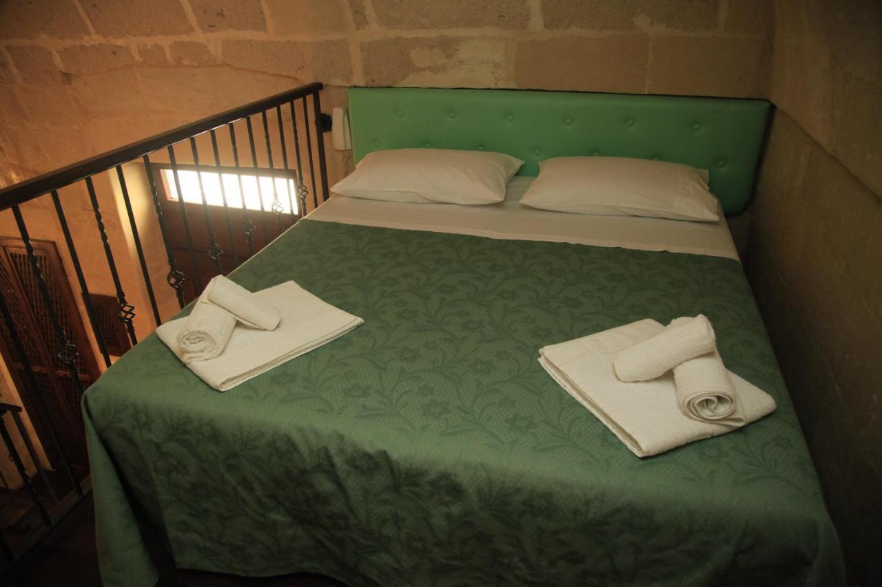 Dimora Dei Figuli Hotel Lecce Ruang foto